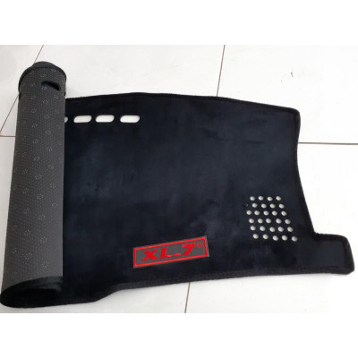 Thảm Taplo Chống Nắng Xe Suzuki XL7 2023-2019 Mẫu Taplo Da Carbon, Nhung Lông Cừu Chống Nắng Taplo Cao Cấp