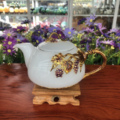 Bộ ấm trà chạm cây nho tím với ly chạm chữ đá bạch ngọc