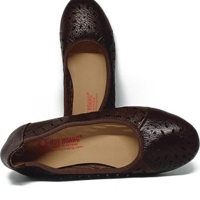 Giày nữ hoa văn Huy Hoàng da bò màu nâu đất HT7949