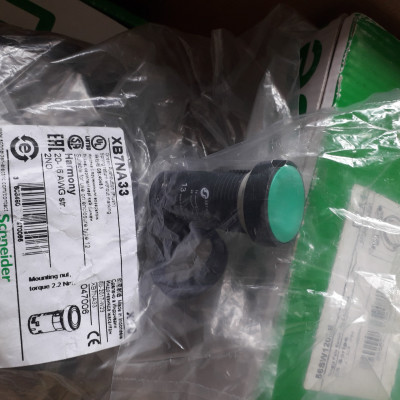 XB7NA33 - Nút nhấn màu xanh phi 22mm 2NO Schneider | Chính hãng |