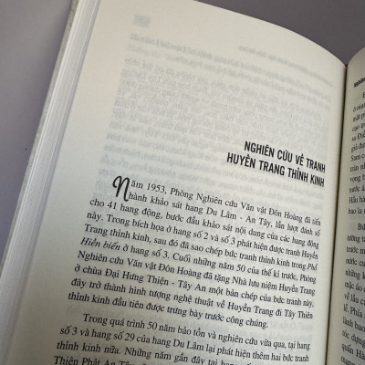 (Tranh in màu, Bìa cứng) PHẬT TẠI ĐÔN HOÀNG – Đoàn Văn Kiệt – Bùi Bá Quân dịch – NXB ĐHQG
