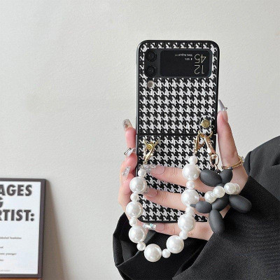 Ốp Lưng Houndstooth Cho Samsung Galaxy Z Flip 6 / Z Flip 5 / Z Flip 4 / Z Flip 3 Kèm Dây Ngọc Trai Cầm Tay