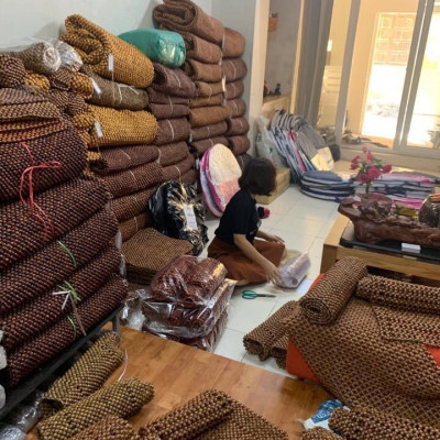 Chiếu Hạt Gỗ Hương Đỏ , kích thước 1,6mx2m hạt 1.2cm - Chiếu gỗ Mian .vn ( video , hình thật )