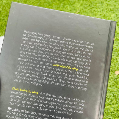 CHIẾN BINH CẦU VỒNG - bản cứng in giới hạn 500c - Nhã Nam -