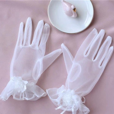 Găng tay cô dâu vải voan mờ đính hoa nhỏ cổ tay bèo mẫu mới 2024