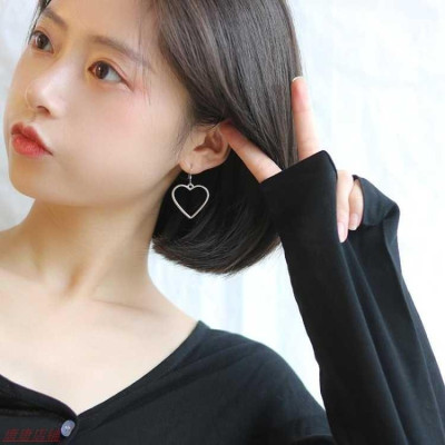 Khuyên Tai Trái Tim Hàn Quốc