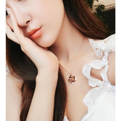 Dây chuyền nữ titan thời trang cao cấp mặt hình bông hoa trà thép không gỉ trangsucpt 3 màu DCNUT22