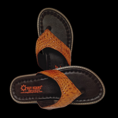 HC7235 - Dép nam Huy Hoàng da cá sấu kiểu kẹp màu vàng bò