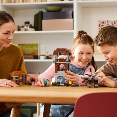 LEGO MINECRAFT 21278 Đồ Chơi Lắp Ráp Trạm Canh Của Kẻ Cướp Và Quái Thú Ravager (665 chi tiết)