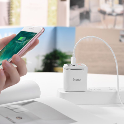 Cốc sạc hai cổng Hoco C39 hỗ trợ sạc nhanh 2.4A màn hình LED hiển thị điện áp đầu ra - Hàng chính hãng