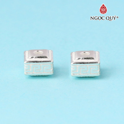 Charm bạc xỏ ngang hình lập phương họa tiết chữ thập - Ngọc Quý Gemstones