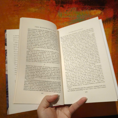 Sách - The Handmaid