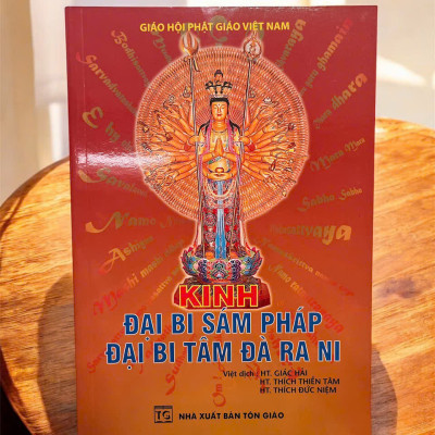 Sách - Kinh Đại Bi Tâm Đà Ra Ni (tranh màu )