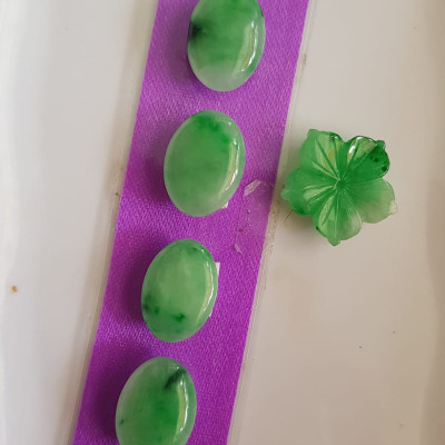 BỘ COMBO TRANG SỨC GỒM LẮC TAY OVAL VÀ MẶT DÂY CHUYỀN BÔNG HOA MAI  CHẤT LIỆU Đá CẨM THẠCH TỰ NHIÊN  MÀU XANH NGỌC BÓNG NỮ BỌC VÀNG ĐEO ĐẸP Ạ