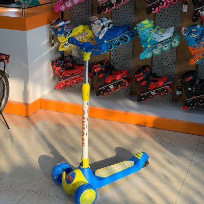 Xe trượt scooter trẻ em Centosy 760, có 2 màu cho bé