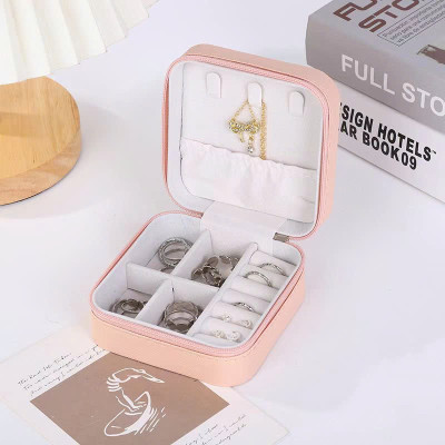 Hộp đựng trang sức bằng da PU 10x10cm sang trọng, lịch lãm, chống thấm nước, giúp bảo vệ trang sức - Henrysa