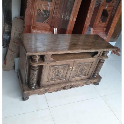 Kệ tivi cột nho Gỗ Sồi Nga cỡ nhỏ từ 1m2 đến 1m6