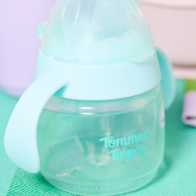 Bình tập uống nước có vòi mút chống tràn, chống sặc Tommee Tippee Soft Spout, 150ml, cho bé từ 4 tháng – Xanh
