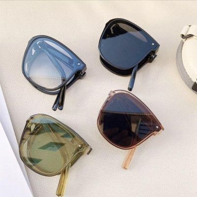 Mắt kính mát thời trang gấp gọn tiện lợi chống tia UV dành cho nam và nữ