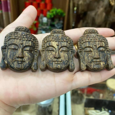 Mặt dây chuyền phật Adida phong thủy gỗ trầm hương tốc tự nhiên