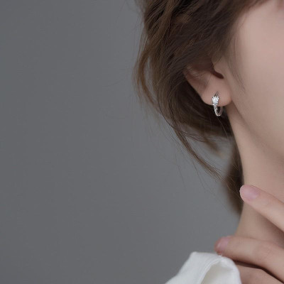 Khuyên tai bạc ý 925 bấm tròn nút thắt đính pha lê lấp lánh xinh xắn Dế Bạc - K5938