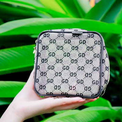 Túi đựng mỹ phẩm cao cấp họa tiết hiện đại Care4u 13.5x6x13.5 cm