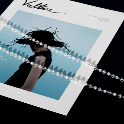 Dây đeo mắt kính chuỗi hạt cườm và ngọc trai mix charm đuôi cá voi xanh ấn tượng phong cách Hàn Quốc unisex trendy