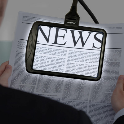 Kính lúp cao cấp để bàn đọc sách, đọc điện thoại Magnipros 1819+CP (4X, có đèn led chống chói và giảm mỏi mắt, có thể để bàn hoặc kẹp bàn)