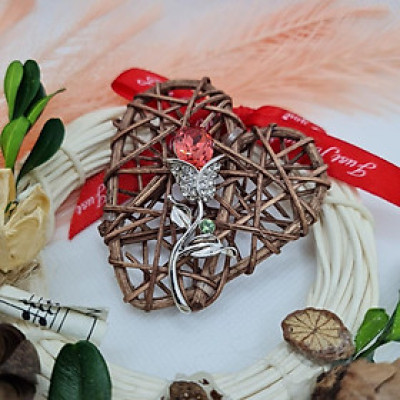 Cài áo hoa hồng đá đỏ