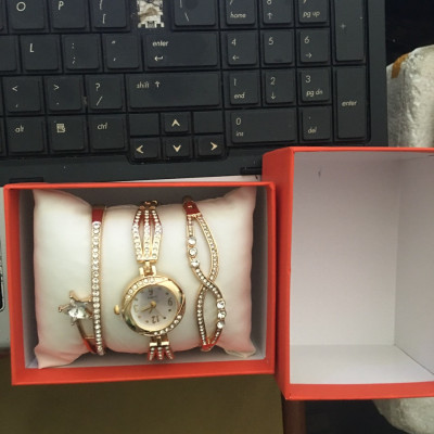 Combo hộp   3 món  đeo tay  xinh xắn  phong cách thanh lịch thời trang  sang trọng quý phái cho nữ