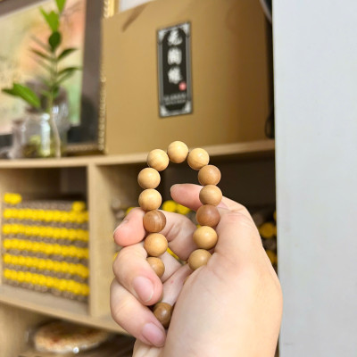 Vòng gỗ Đàn Hương size 12ly thượng hạng thơm ngọt như nước hoa phong thuỷ tài lộc bình an may mắn