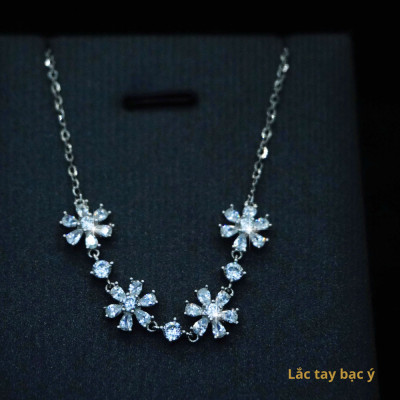 Lắc tay thiết kế hình hoa mai kết từ nhiều viên kim cương tấm tròn lấp lánh trên cánh hoa Hoa mai - 55764