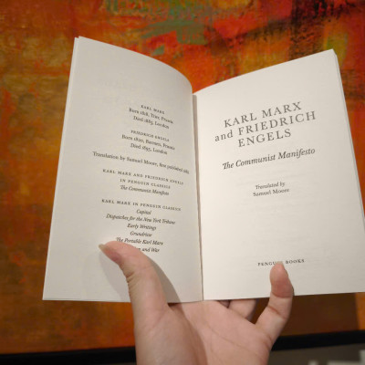 Sách - Communist Manifesto Paperback by Karl Marx, Friedrich Engels/Politics & Social Sciences/The Little Black Classics