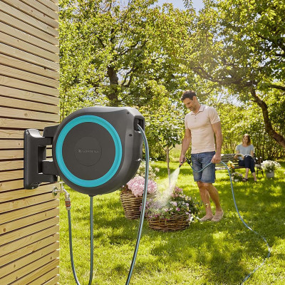 Bộ vòi tưới treo tường dây cuốn tự động 25m Gardena 18620-20