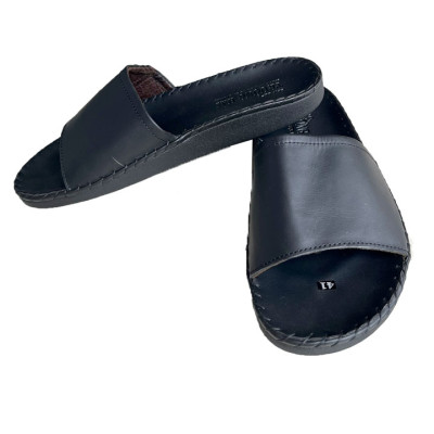 Dép nam quai ngang da bò đế cao 2.5cm màu đen Trường Hải DN110