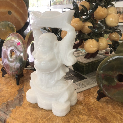 Tượng Phật Di Lặc đứng đỡ thỏi ngân lượng đá trắng - Cao 30 cm