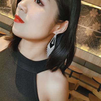 Bông tai hot girl sang chảnh đính đá bản to ấn tượng