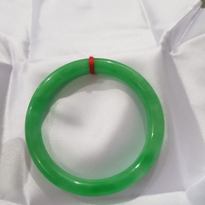 Vòng cẩm thạch Đ Lý 52mm x dầy 7,8mm  Vòng màu xanh lá tươi  Nữ mệnh Mộc mệnh Hỏa 52kg - 56kg đeo ạ