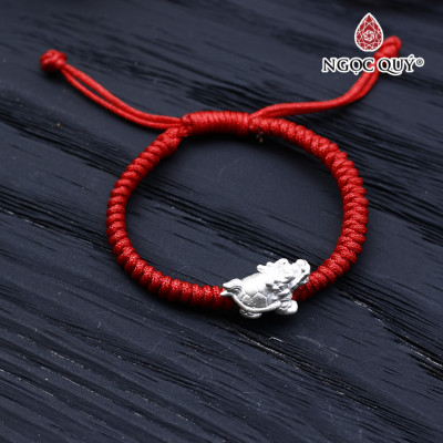 Vòng tay thắt dây đỏ phối charm long quy bạc - Ngọc Quý Gemstones