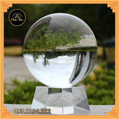 Quả cầu phong thủy pha lê màu trắng size to  15cm hợp mệnh Thủy, mệnh Kim đồ phong thủy trang trí