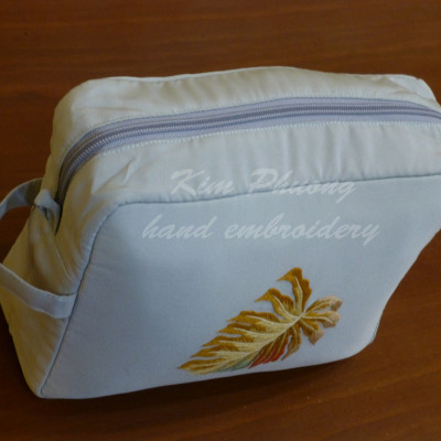 Túi vải thêu tay đựng đồ dùng cá nhân 