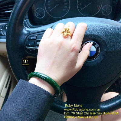 Vòng tay ngọc bích Canada