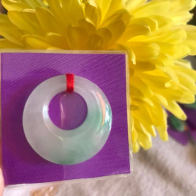 Mặt Dây Chuyền ĐỒNG ĐIẾU KIỂU TRÒN GIỮA TO ĐÁ Cẩm Thạch Tự Nhiên  Size 26,5mm x Dầy 5mm x Đk tròn bên trong 11mm  MÀU TRẮNG XANH LÁ BÓNG đá tự nhiên Đẹp