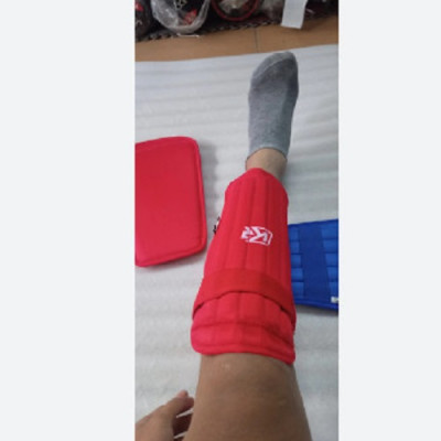 Đôi bảo vệ ống đồng KS533, bên trong lót EVA cực êm và chuyên dùng để bảo vệ chân khi tập luyện, thi đấu võ thuật.