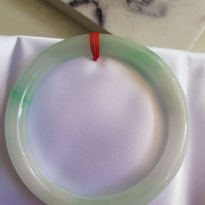 Vòng ĐÁ CẨM THẠCH TỰ NHIÊN TR Lý SAO 58  Size vòng 58mm x Dầy 8mm màu Trắng Bóng xanh lý nhẹ Đẹp sang  Nữ mệnh Kim mệnh Thủy 56kg - 68kg đeo ạ