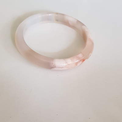 Vòng tay Nữ Bản Hẹ Mới Đá Mã Não Trắng Tuyết rau câu trong bóng quá đẹp luôn ạ Vòng Ni 53mm  x Cao 10mm x dầy 6,5mm Nữ mệnh Kim mệnh Thủy Cân nặng 52kg - 55kg đeo xinh tay đẹp lắm ạ