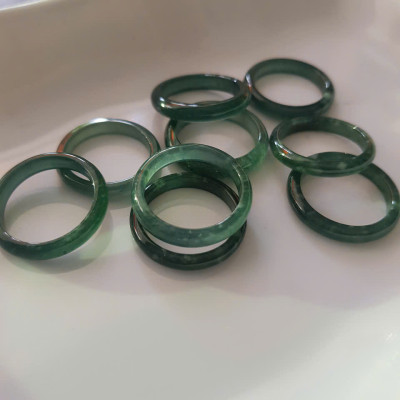 Chiếc Nhẫn nữ mới đá cẩm thạch xanh lam ngọc tự nhiên  Nhẫn bản nhỏ Ni 16mm x cao 3mm  x dầy 2mm màu xanh nhẹ nhàng đều xuất sắc đem lại may mắn tài lộc rẻ đẹp dành cho các Chị em nữ đeo tay ngón bất kỳ nhẫn 16mm ạ