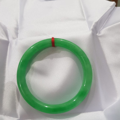 Vòng cẩm thạch Đ Lý 52mm x dầy 7,8mm  Vòng màu xanh lá tươi  Nữ mệnh Mộc mệnh Hỏa 52kg - 56kg đeo ạ