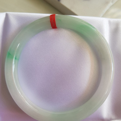 Vòng ĐÁ CẨM THẠCH TỰ NHIÊN TR Lý SAO 58  Size vòng 58mm x Dầy 8mm màu Trắng Bóng xanh lý nhẹ Đẹp sang  Nữ mệnh Kim mệnh Thủy 56kg - 68kg đeo ạ