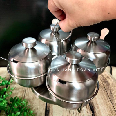 Bộ Hủ Đựng Gia Vị Nhà bếp, Lọ Đựng Gia Vị - Inox 304 C.Lượng - 4 Hủ Kèm Khay Đựng. Đồ dùng nhà bếp. Chuyên phục vụ Sp Gi